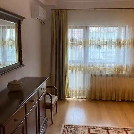 Peninsula Apartment, Apartment